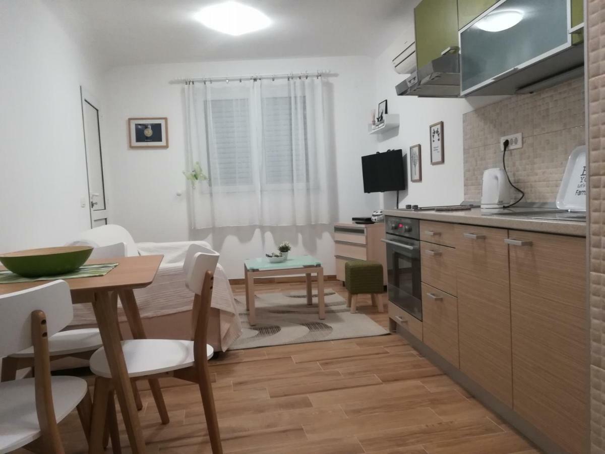 Iris Apartment 米利尼 外观 照片